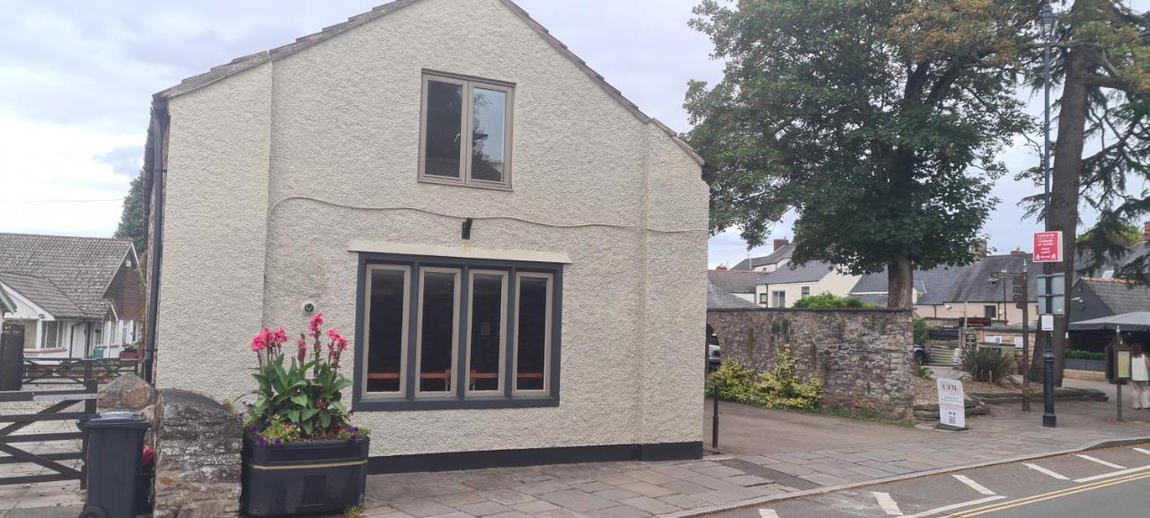 Ferienwohnung Charming 1-Bed Loft In Caerleon Newport  Exterior foto